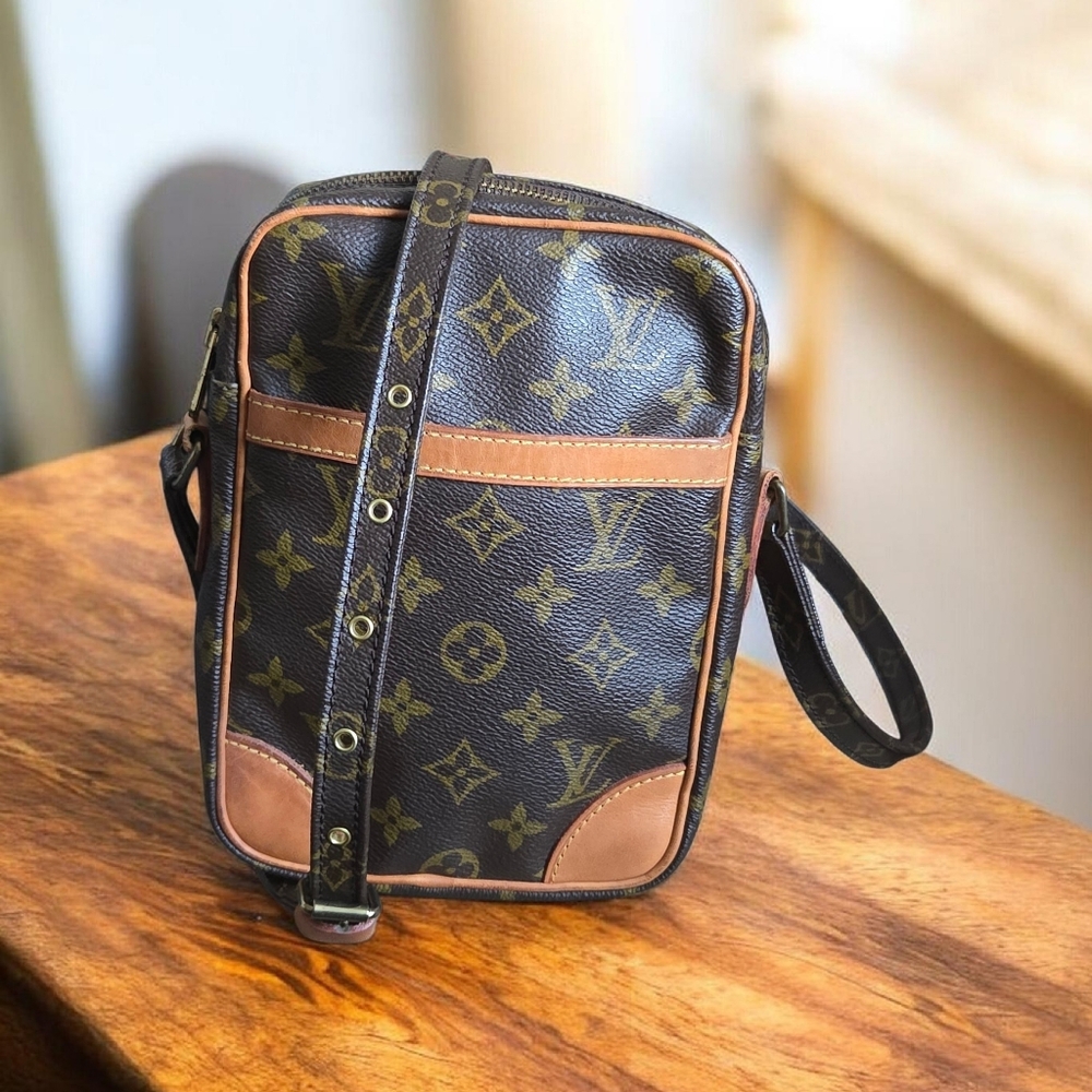 Authentic Louis Vuitton Danube crossbody bag (Unisex)